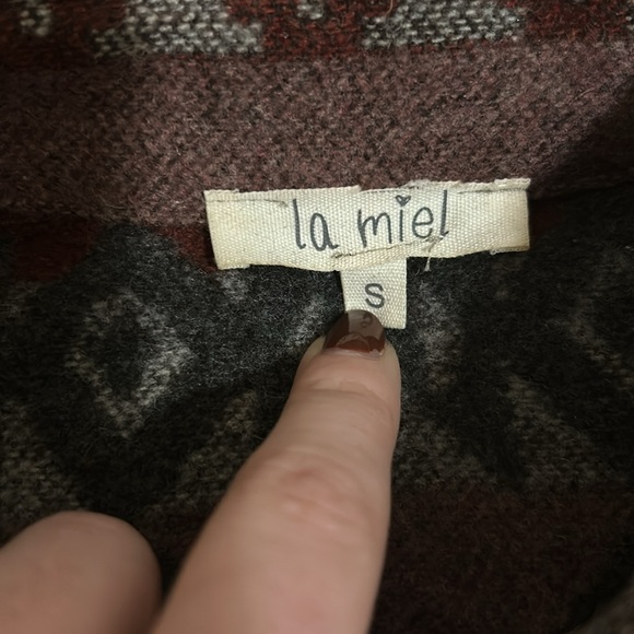 Women’s Boutique Sweater Jacket - Picture 2 of 3